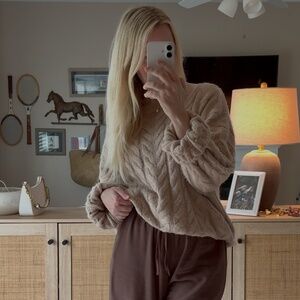 Cable knit Crewneck Sweater